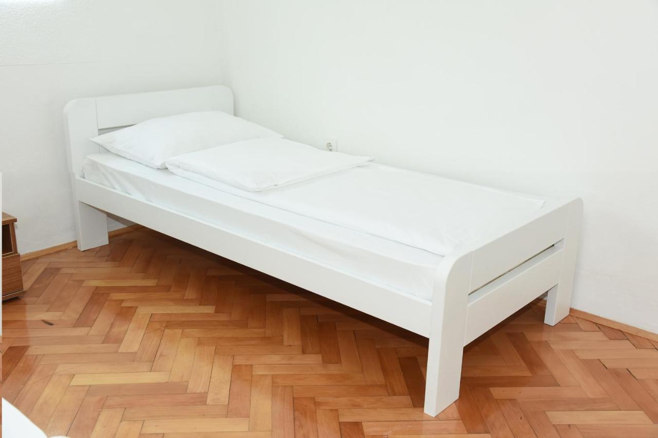 Np Sutjeska Paviljon A Hotel Tjentiste Kültér fotó