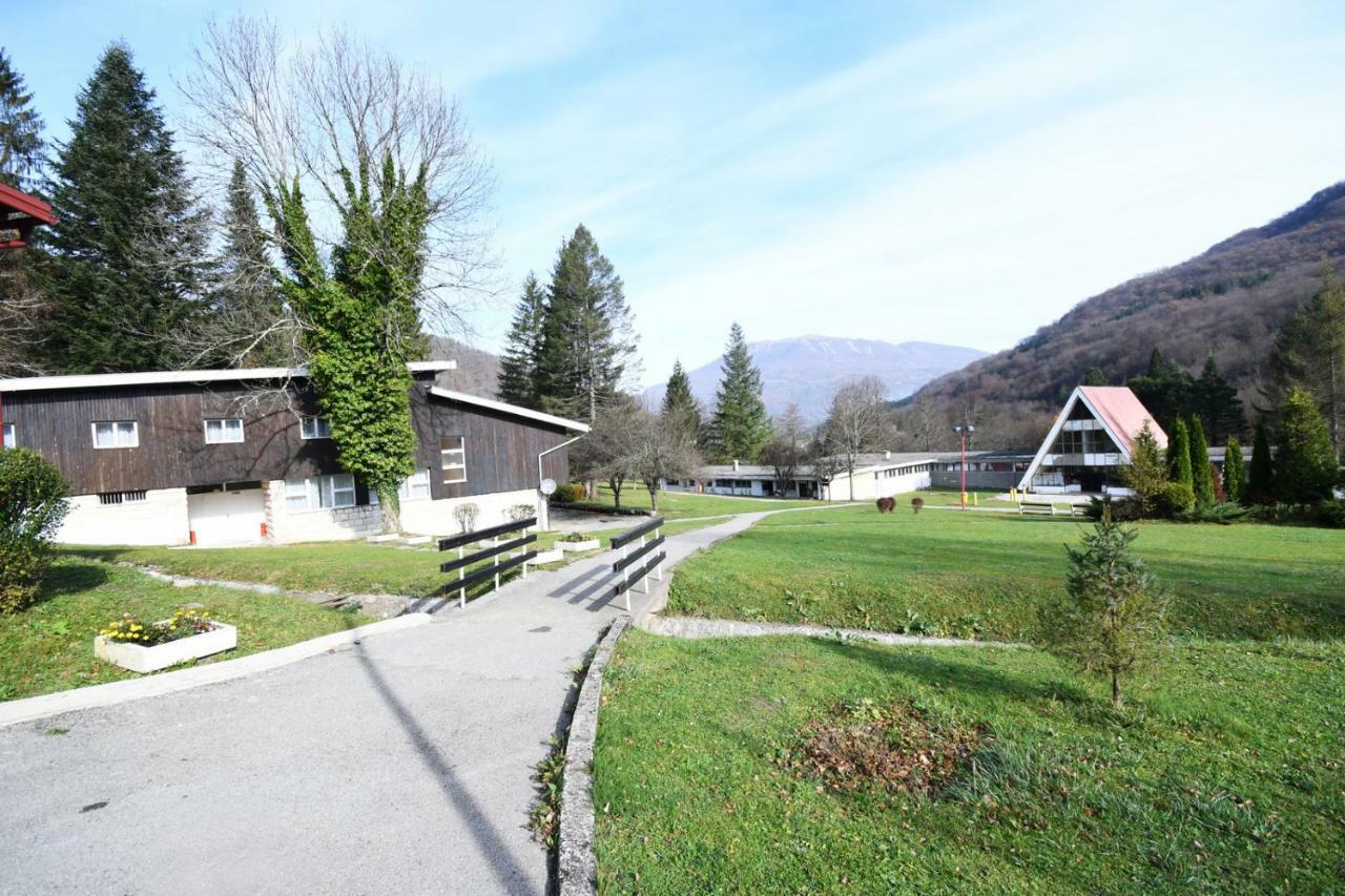 Np Sutjeska Paviljon A Hotel Tjentiste Kültér fotó