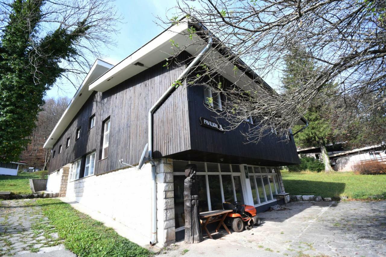 Np Sutjeska Paviljon A Hotel Tjentiste Kültér fotó