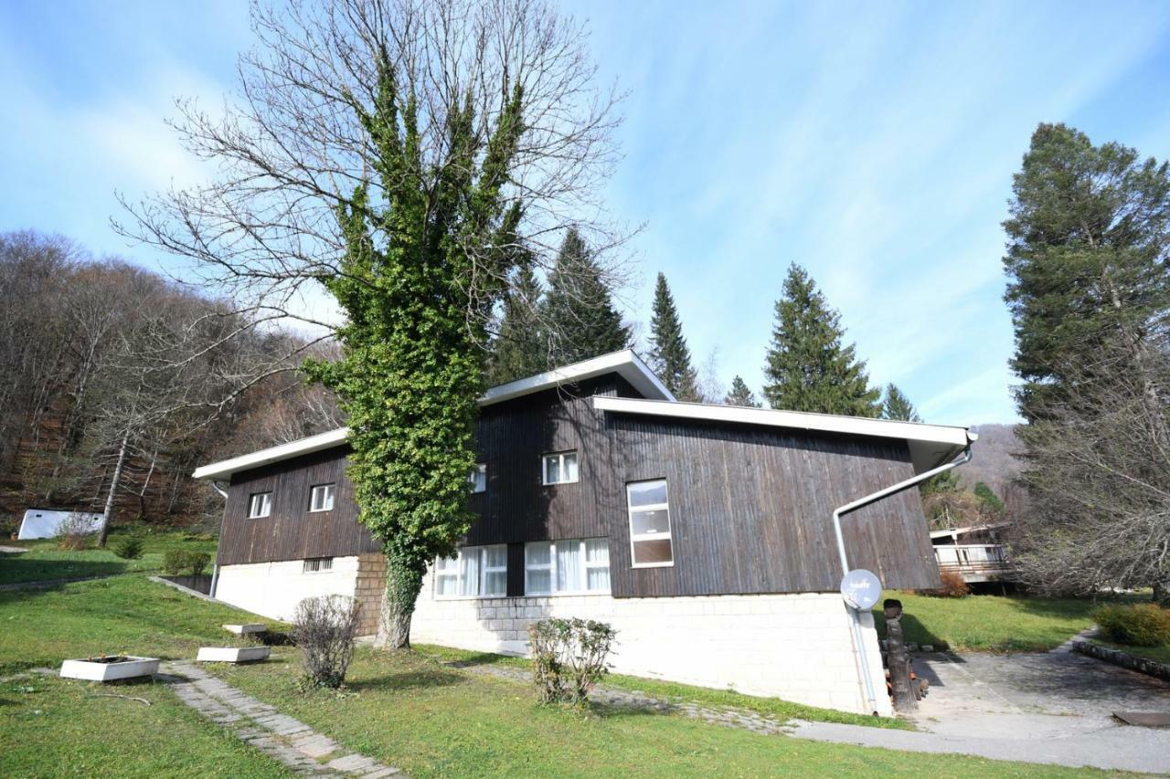 Np Sutjeska Paviljon A Hotel Tjentiste Kültér fotó