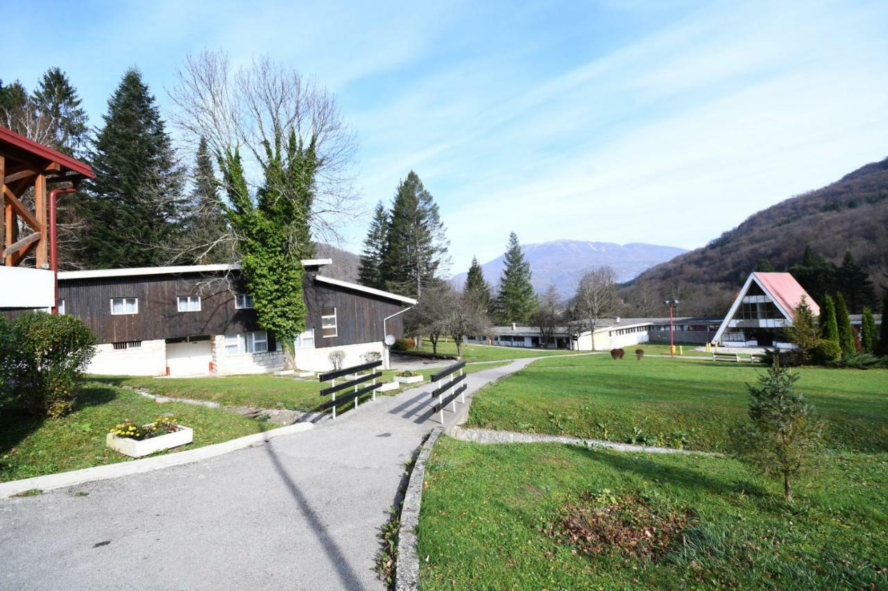 Np Sutjeska Paviljon A Hotel Tjentiste Kültér fotó