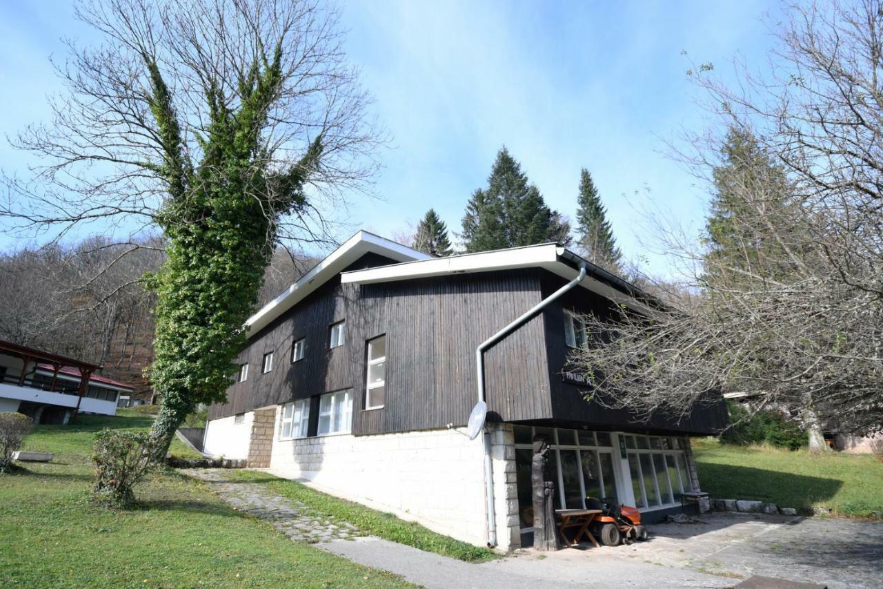 Np Sutjeska Paviljon A Hotel Tjentiste Kültér fotó
