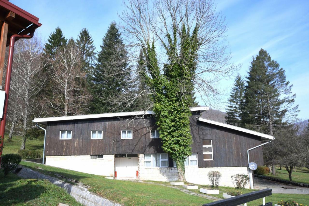 Np Sutjeska Paviljon A Hotel Tjentiste Kültér fotó